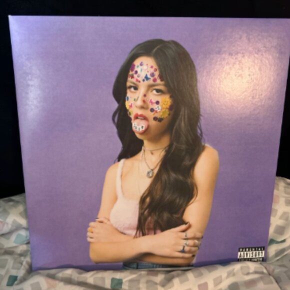 Olivia Rodrigo Sour Standard Black Vinyl - Picture 1 of 5